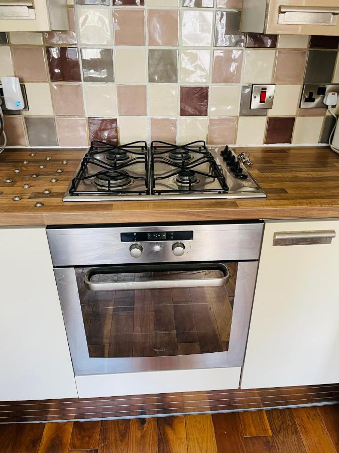Charming 2-Bedroom Apartment Located In Ayr Eksteriør bilde