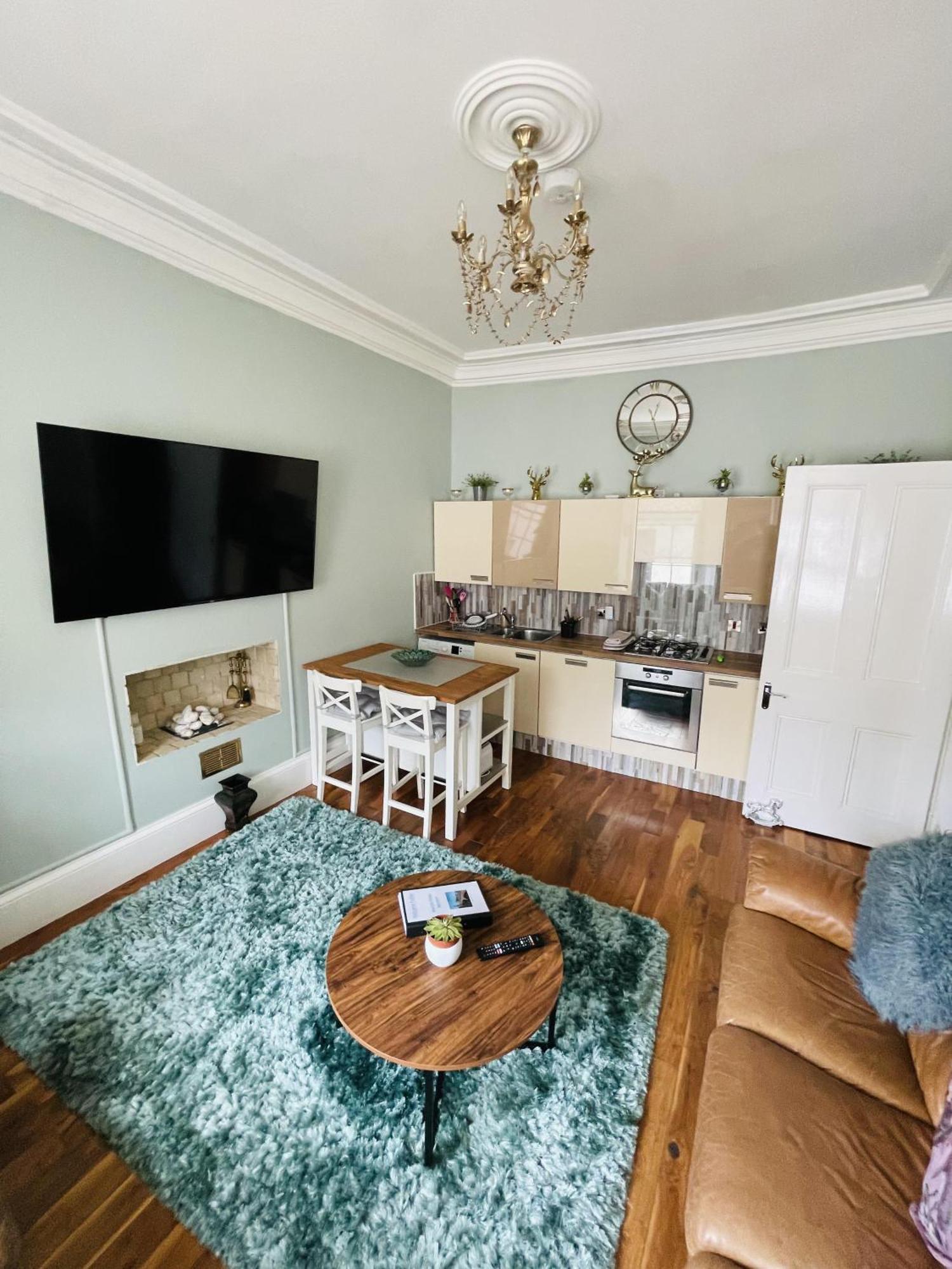 Charming 2-Bedroom Apartment Located In Ayr Eksteriør bilde